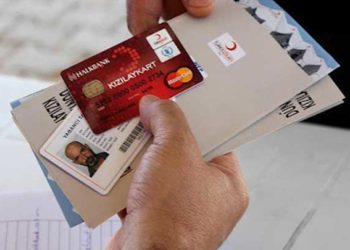 عبر بطاقة الهلال الأحمر.. الاتحاد الأوروبي يوافق على منح حزمة مساعدات جديدة للسوريين في تركيا