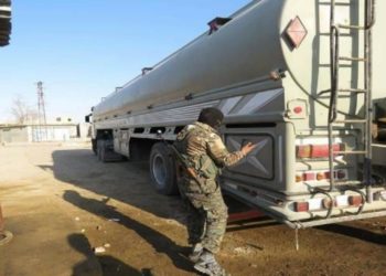 “قسد” تضبط “حبوب مخدرة” بأحد صهاريج “القاطرجي” في ريف الرقة