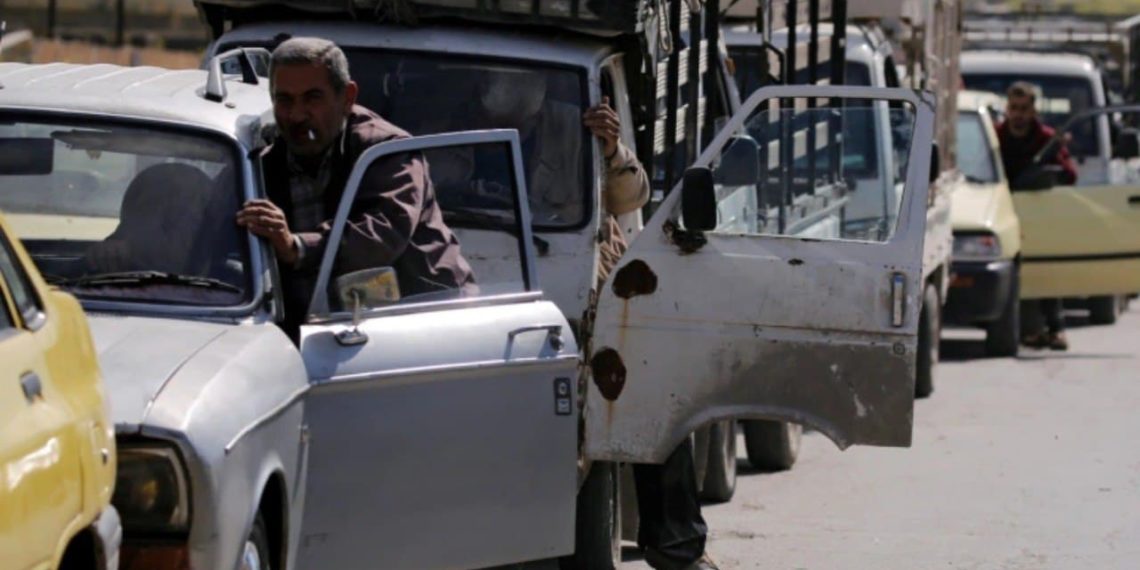 ريف دمشق.. رفع سعر البنزين الرسمي ينعكس على السوق السوداء ويرفع السعر فيها