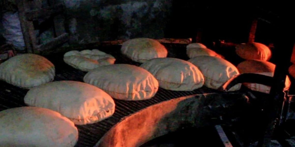 “حكومة الإنقاذ” ترفع سعر ربطة الخبز “غير المدعومة” في إدلب