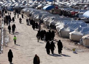 العراق يعلن استلام 100 عنصر من “تنظيم الدولة” كانوا محتجزين في سوريا