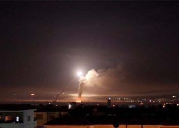 قصف إسرائيلي على محيط مطار دمشق.. ومسؤول روسي يقول إن دفاعات النظام تصدت للصواريخ