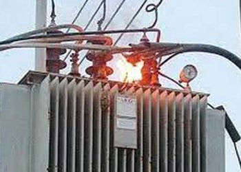 احتجاجاً على قطع الكهرباء.. مواطن حمصي يطلق النار على محولة كهرباء