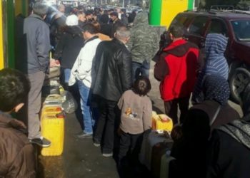 دمشق.. الطوابير تعود إلى الطرقات بعد إعلان توزيع “المازوت الحر” على “البطاقات العائلية”