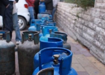 حكومة النظام تحيل تصنيع أسطوانات الغاز إلى معامل “البراميل المتفجرة”