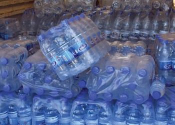 حكومة النظام تعلن بيع المياه المعدنية عبر “البطاقة الذكية”.. ومواطنون يسخرون من القرار