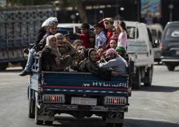 “الإدارة الذاتية” تقول إنها تصدر بطاقة “وافد” للنازحين في مناطق سيطرتها