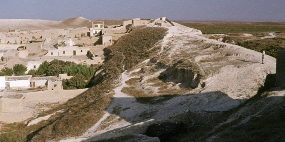 ميليشيا تابعة للنظام تنقب عن الآثار في قرية المشرفة شرق حمص
