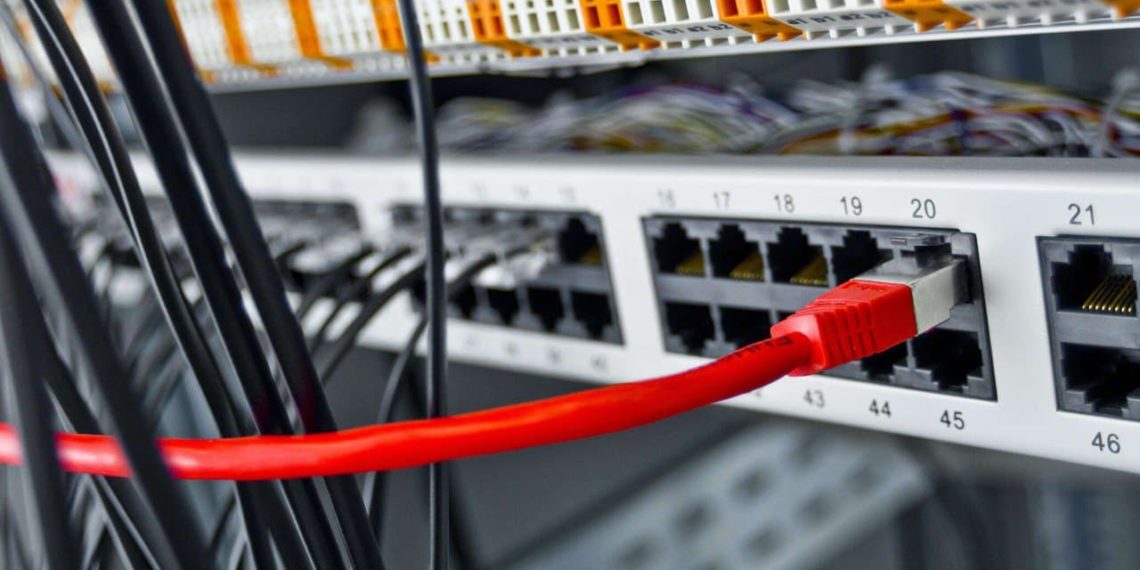 تراجع خدمة الإنترنت في مناطق النظام والحكومة تبرر