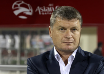 مدرب منتخب النظام يتلاعب باتحاد كرة القدم بتوجيهات من مسؤولين محليين