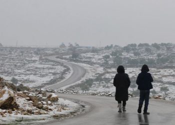 وفاة طفلتين إثر انخفاض درجات الحرارة في مخيمات شمال غرب سوريا
