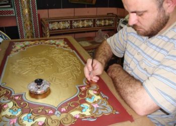 مالية النظام تفرض “ضرائب خيالية” على الحرفيين