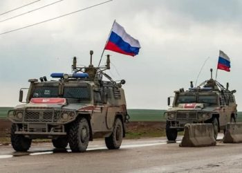 دير الزور.. وفاة امرأة وإصابة زوجها وابنها جراء دهسهم بمدرعة روسية