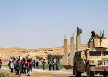 صحيفة أمريكية: “تنظيم الدولة” يستغل الرشاوى ويجند متعاونين من التجمعات الفقيرة لإعادة بناء نفسه في سوريا