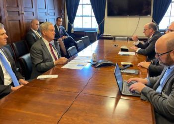 مسؤولون أمريكيون يجتمعون مع كاتب قانون “قيصر” لبحث زيادة الضغط على إيران ونظام الأسد