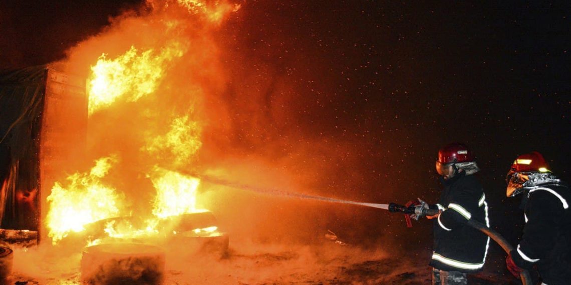 حريق مركز تجاري يودي بحياة 12 شخصاً في دمشق