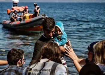 لترحيله إلى تركيا.. سوري يقاضي وكالة الحدود الأوروبية ويطالبها بتعويض 500 ألف يورو