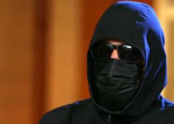 “حفار القبور” يتحدث عن المقابر الجماعية في سجون النظام.. ويوجه رسالة إلى “بوتين والأسد”