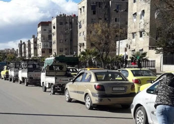 وسط أزمة محروقات خانقة.. مسؤول حكومي: لا مشاكل في توزيع المحروقات بريف دمشق