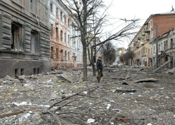 مسؤول أوروبي: “بوتين” يريد تحويل “ماريوبول” الأوكرانية إلى مدينة حلب