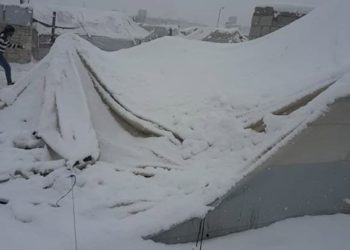 “منسقو الاستجابة” يحصي الخيام المتضررة من العاصفة في شمال غرب سوريا