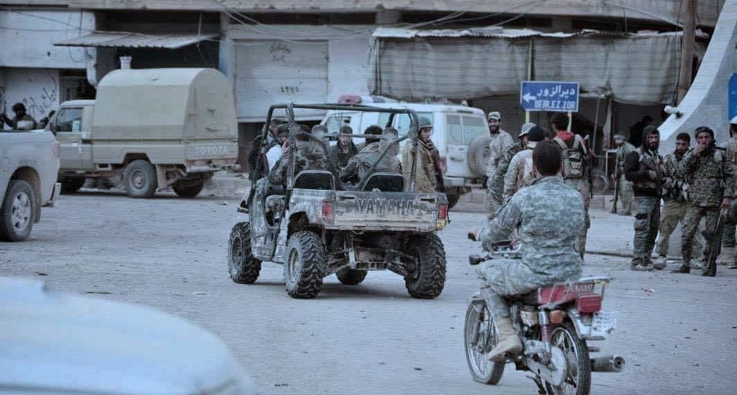 ميليشيا “الحرس الثوري” تنقل أسلحتها النوعية إلى مناطق سكنية شرقي دير الزور