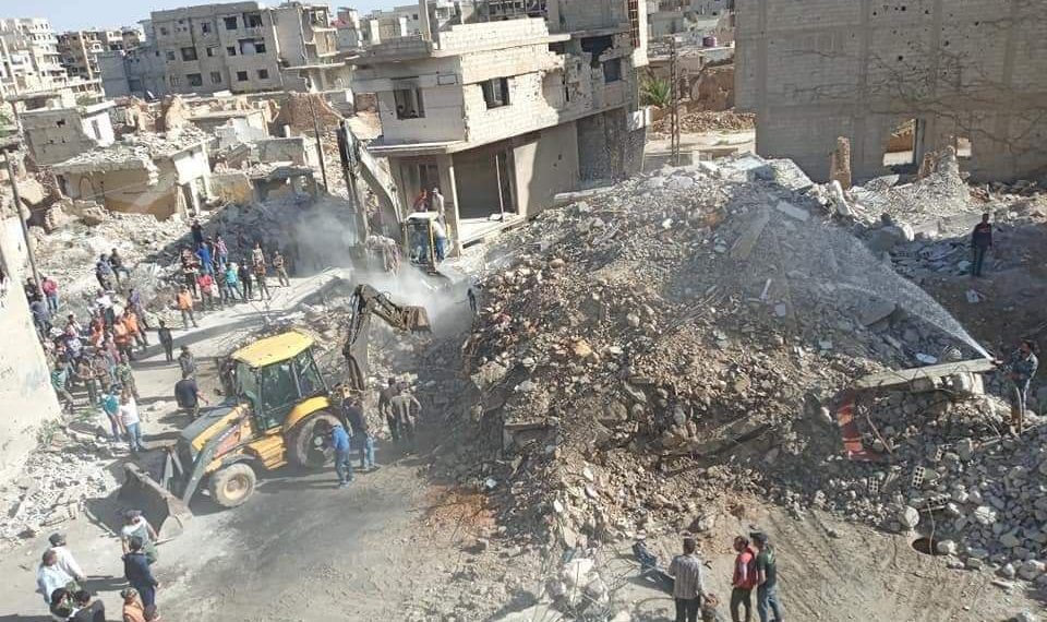 وفاة شخصين جراء انهيار مبنى طابقي في داريا بريف دمشق