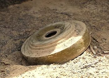 إصابة طفلين بجروح جراء انفجار لغم أرضي شرقي درعا