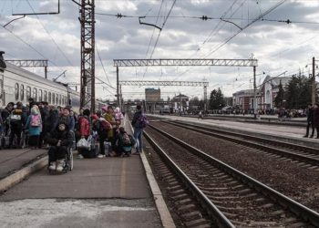 مقتل 30 مدنياً بقصف روسي لمحطة قطار في أوكرانيا (فيديو)