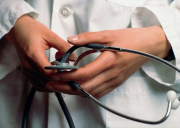 وصول عدد الممرضين في مناطق سيطرة النظام إلى نحو 64 ألف ممرض بنسبة متساوية بين الذكور والإناث