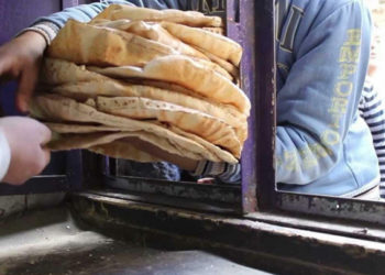 "ربطة الك وربطة لجارك" مبادرة أطلقها فريق "غرفة طوارئ سرمدا" لتعزيز التكافل الاجتماعي بين السكان خلال رمضان في إدلب