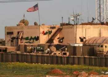 التحالف الدولي يعلن إصابة 4 جنود بهجوم على قاعدة عسكرية شرق سوريا