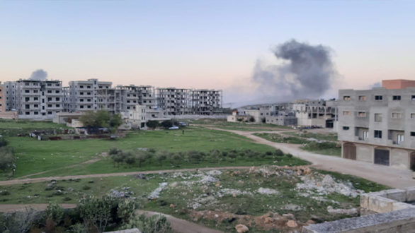 قصف إسرائيلي يستهدف معامل الدفاع التابعة لقوات النظام في قرية الزاوي بريف مدينة مصياف غربي حماة