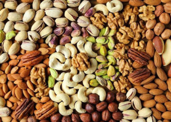 رئيس "الجمعية الحرفية للمحامص" "عمر حمودة" يؤكد تراجع الطلب على المكسرات والموالح في مناطق النظام لارتفاع سعرهما