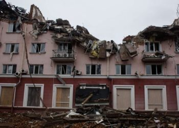 بريطانيا: هجوم روسيا على مدرسة أوكرانية يرقى لجريمة حرب