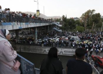 بعد تعرضهم للسرقة والتهديدات الأمنية.. الأهالي ينهون تجمعهم في منطقة “جسر الرئيس” بدمشق