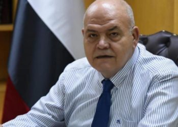 ريف دمشق.. وزير في حكومة النظام يعتدي على مسن وحرسه يهدد باعتقاله