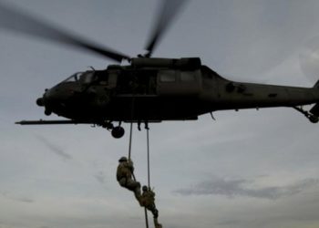 دير الزور.. عملية إنزال جوي للتحالف الدولي تستهدف مطلوبين