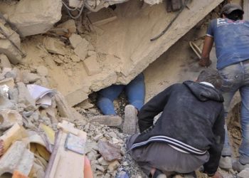 مجموعة حقوقية: عشرات الجثث ما تزال مدفونة تحت الأنقاض في مخيم اليرموك