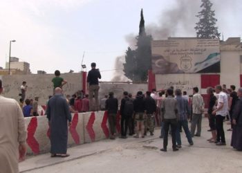 بعد إقالة قائدها.. محتجو الباب بريف حلب يعلنون إنهاء اعتصامهم أمام الشرطة العسكرية