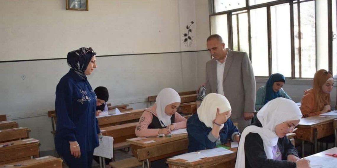 مراقب امتحاني في ريف دمشق: قطع الاتصالات “روتين” والغش مستمر بشكل منظم