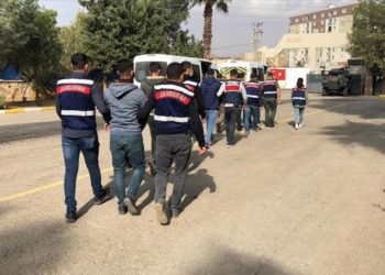 بينهم سوريون.. ضبط 95 مهاجراً شمال غربي تركيا