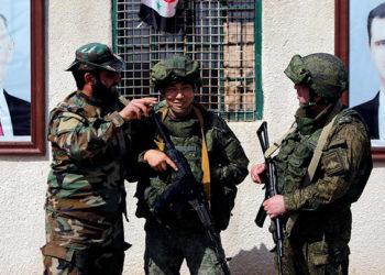 منظمة "سوريون من أجل الحقيقة والعدالة" تقول إن روسيا نقلت ما لا يقل عن 500 مقاتل من سوريا إلى روسيا عبر قاعدة "حميميم" للقتال بجانبها في أوكرانيا