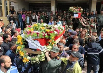 صفحات موالية تنعي ضباطاً وعناصر في قوات النظام جراء القصف الإسرائيلي الذي استهدف محيط مدينة مصياف غرب حماة