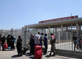 مسؤول في الأمم المتحدة: نحو 800 لاجئ سوري يعودون إلى بلادهم من تركيا أسبوعياً