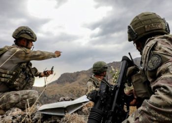 ضمن 3 عمليات.. الدفاع التركية تعلن تحييد 18 عنصراً من “YPG” و”تنظيم الدولة” شمال سوريا