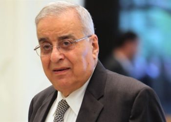 وزير لبناني يطالب اﻷمم المتحدة بقطع المساعدات عن السوريين