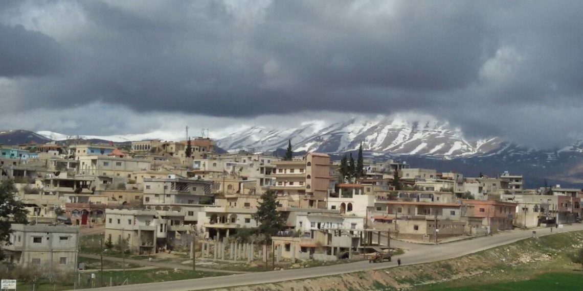 رغم إعلان التسويات.. قوات النظام تفرض حصاراً على قرية في ريف دمشق