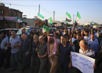 مظاهرة لمهجّري تل رفعت في ريف حلب.. وهذه مطالبها