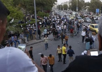 “الشبكة السورية” تكشف عن عدد المفرج عنهم من سجون النظام منذ مرسوم “العفو”